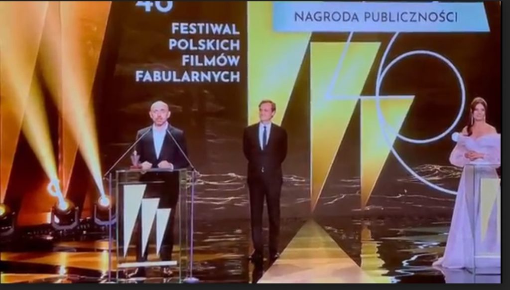 Reżyser i scenarzysta Bartosz Blaschke odbiera Nagrodę Publiczności dla filmu SONATA